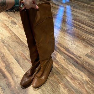 Knee-high zip up boots